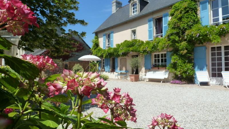 Bed and Breakfast Les Volets Bleus Saint-Martin-des-Entrees Екстер'єр фото